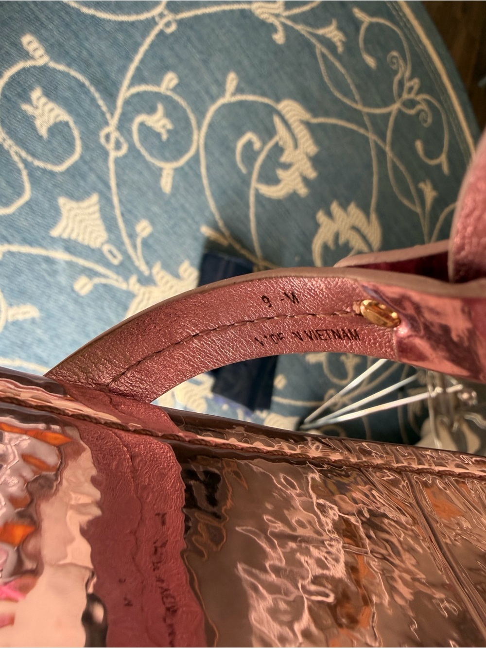 Tory Burch Metallic Rose Gold Logo Thong Sandals - Picture 4 of 8
